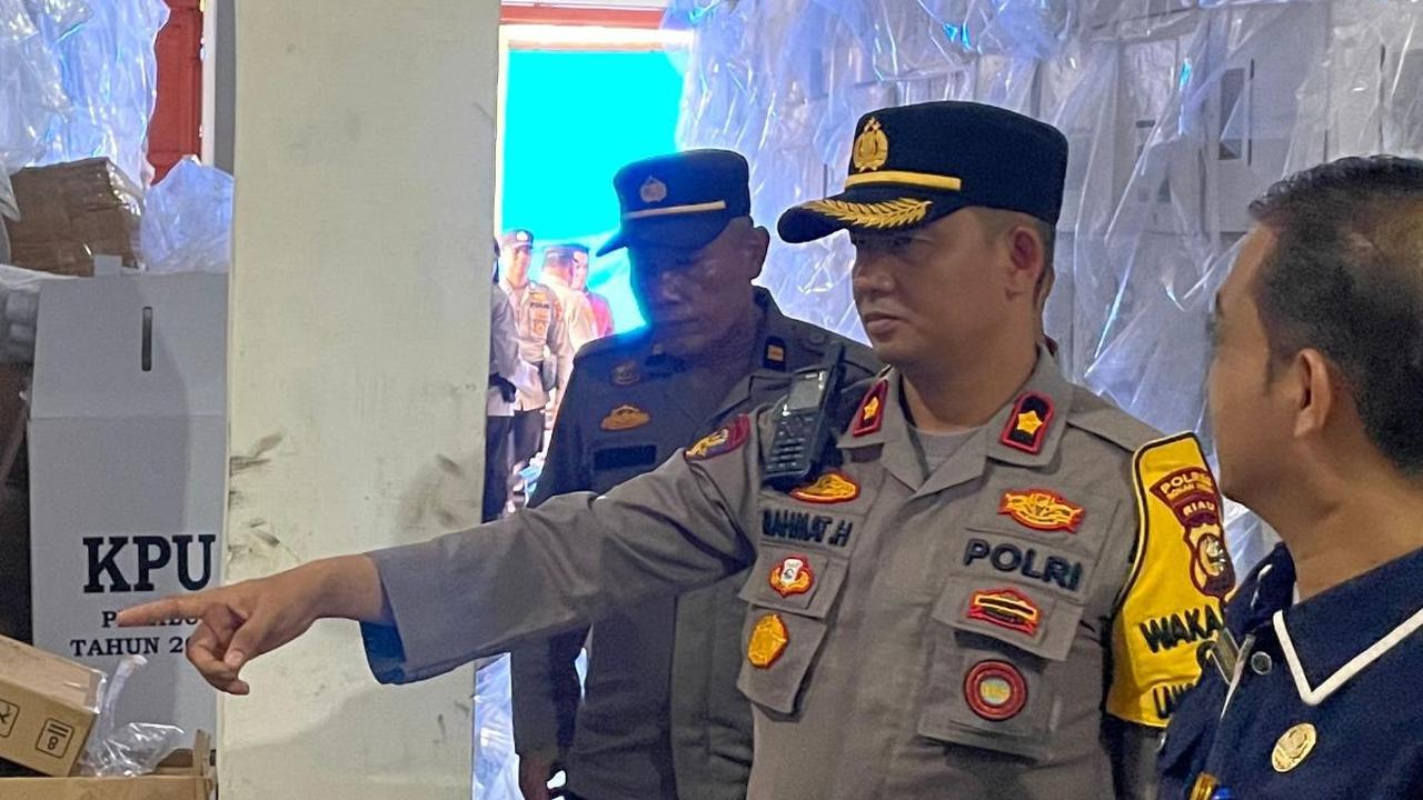Polres Rohul Kawal Proses Pengepakan Surat Suara di Gudang Logistik KPU Rohul