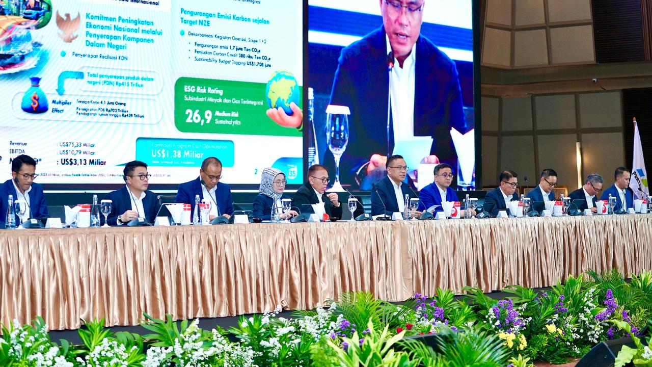 Direktur Utama Pertamina Simon Aloysius Mantiri Saat Konferensi Pers Capaian Kinerja PT Pertamina