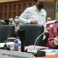 Menteri Kesehatan Budi Gunadi Sadikin bersiap mengikuti Rapat Kerja dengan Komisi IX DPR di gedung Parlemen, Jakarta, Senin (7/11/22). Bahasan rapat tersebut juga termasuk penjelasan mengenai Alokasi Anggaran Penanganan Stunting Tahun 2022 dan Evaluasi Pelaksanaan Penanganan Stunting. (Liputan6.com/Angga Yuniar)