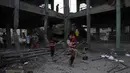 Juru bicara Pertahanan Sipil Gaza, Mahmud Bassal mengatakan sedikitnya 10 orang tewas, termasuk beberapa wanita dan anak-anak, serta puluhan lainnya mengalami luka. (Bashar TALEB/AFP)