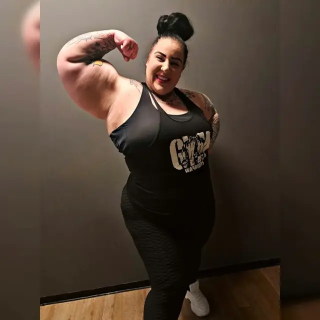 Wanita Ini Punya Bisep yang Lebih Besar dari Arnold Schwarzenegger, Berani Macam-Macam?