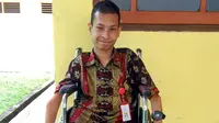 Jangan segan minta tolong, tips mudik lancar bagi pengguna kursi roda dari penyandang disabilitas daksa Khairil Fikri. Foto: dok pribadi.