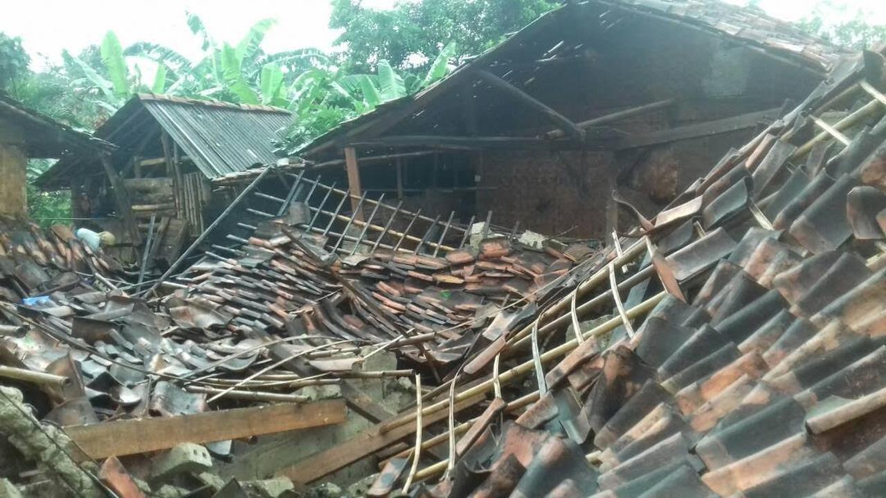 Ilustrasi Rumah Roboh