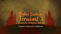 Panggung Budaya Terminal 3 Soekarno Hatta menghibur penumpang. Terminal 3 bertekad  menjadi gerbang baru pariwisata Indonesia.