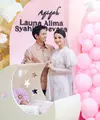 Sabrina melengkapi penampilannya dengan kerudung yang disematkan di rambutnya.  [@sabrinaanggraini]