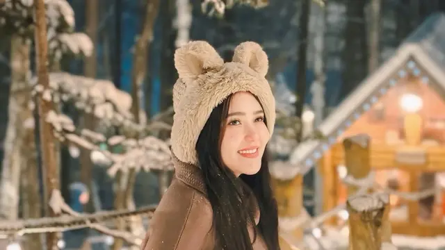 Via Vallen Liburan Akhir Tahun di Hokkaido saat hamil anak ke-2. [@viavallen]