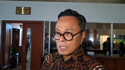 Chief Operating Officer (COO) Danantara, Dony Oskaria di Kompleks Parlemen, Jakarta, Rabu (8/4/2026). (Liputan6.com/Arief)