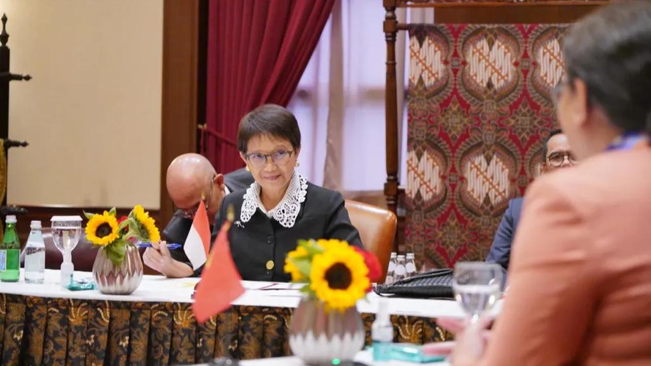<b>2. Retno Lestari Priansari Marsudi</b>