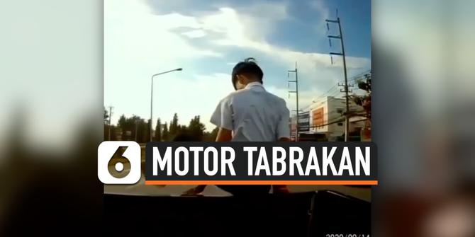 VIDEO: Rekaman Pemotor Tabrakan Hingga Terpental ke Bak Mobil