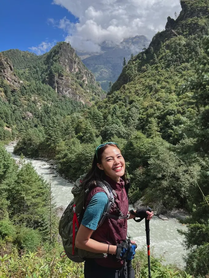 7 Potret Della Dartyan Daki Gunung Es Pertama Kali, Tempuh Perjalanan 16 Hari