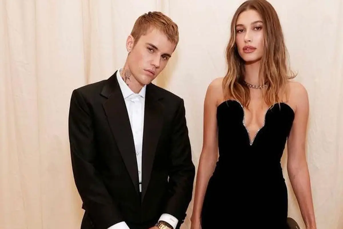 9 Ide Gaya Couple ala Justin Bieber & Hailey Bieber, Serasi Abis!