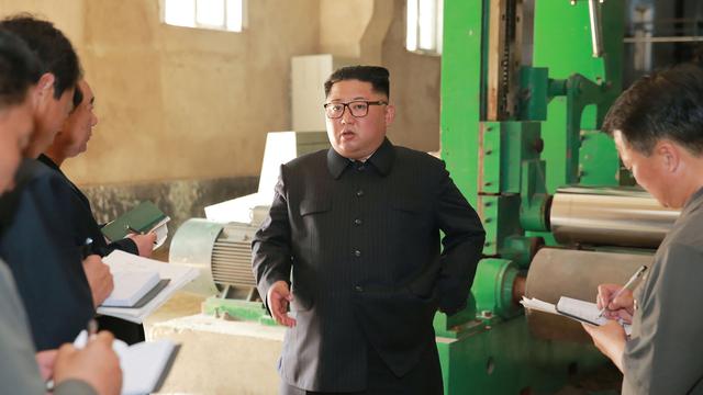 Kim Jong-un Kunjungi Pabrik Tekstil di Sinuiju