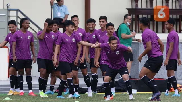 Foto: Dibohongi Vietnam, Timnas Indonesia Masih Latihan di Lapangan yang Buruk Jelang Hadapi Timor Leste di SEA Games 2021