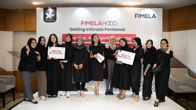 Foto bersama peserta yang memenangkan games.