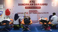 Peserta yang merupakan karyawan PT Askrindo mengikuti donor darah dalam rangka memperingati HUT ke-77 RI di Graha Askrindo, Kemayoran, Jakarta Senin (15/08/2022). (Liputan6.com/HO)