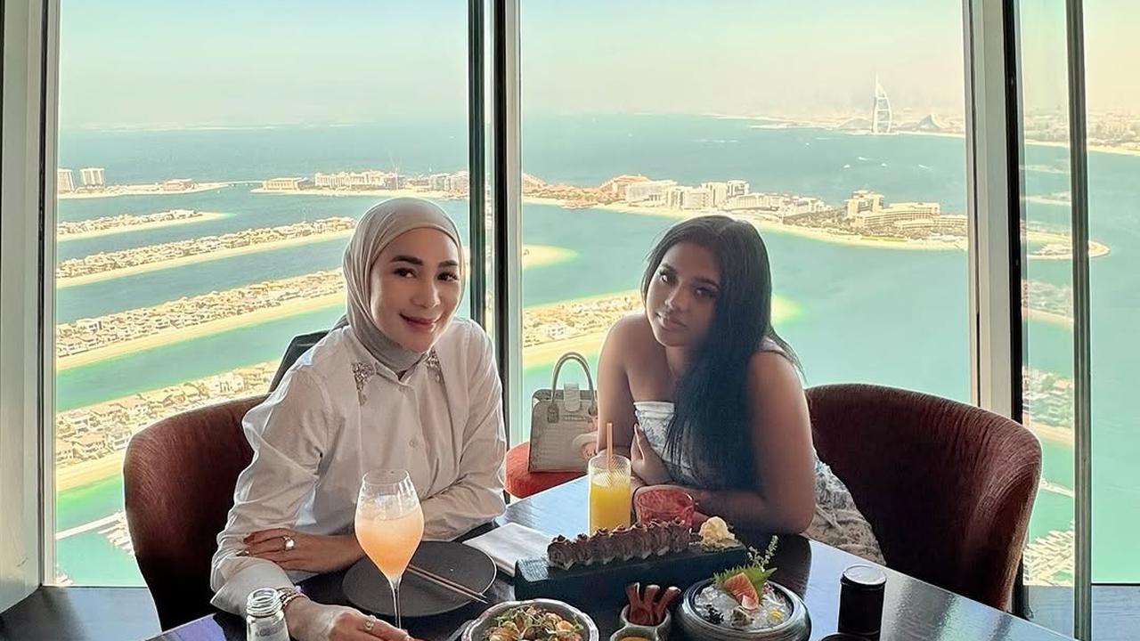 6 Potret Erin Taulany Nikmati Liburan di Dubai, Naik Jet Car - Makan di Ketinggian