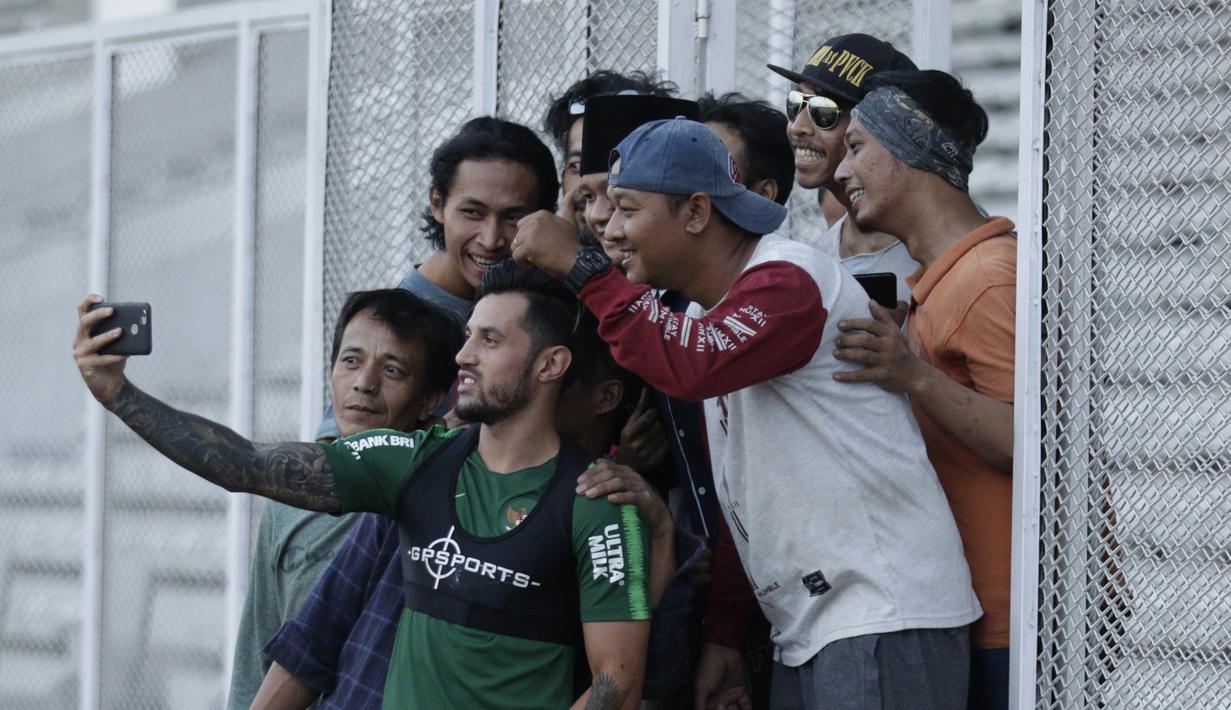 6. Stefano Lilipaly - Pemain Bali United ini kembali menjadi salah satu pemain yang dipanggil untuk memperkuat timnas Indonesia. Pria berdarah Belanda ini terkenal dengan kemampuannya dalam menusuk jantung pertahanan lawan.   (Bola.com/M Iqbal Ichsan)