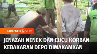 Jenazah seorang nenek dan cucunya yang merupakan korban kebakaran Depo Pertamina di Plumpang, Jakarta Utara dimakamkan Rabu (08/03) kemarin. Sementara lokasi kebakaran masih dijaga petugas dan digaris polisi.