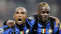 Duet Samuel Eto'o dan Mario Balotelli saat membela Inter Milan (uefa)