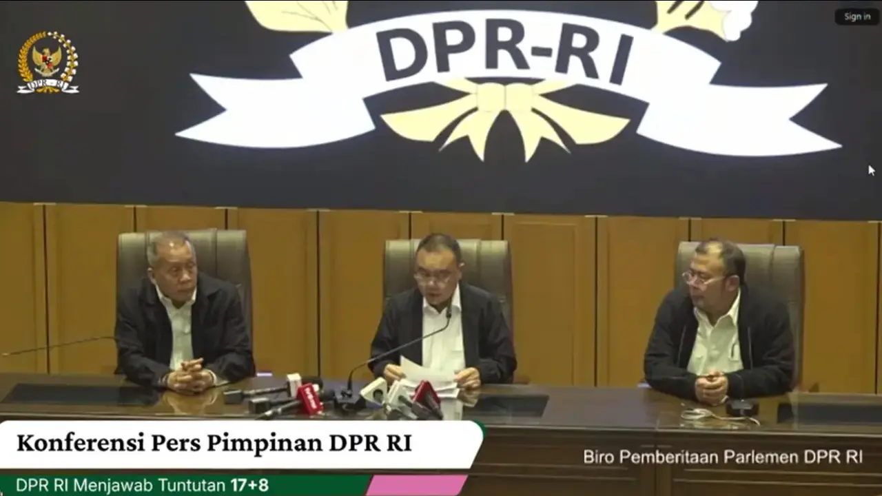Wakil Ketua DPR Sufmi Dasco Ahmad (tengah)