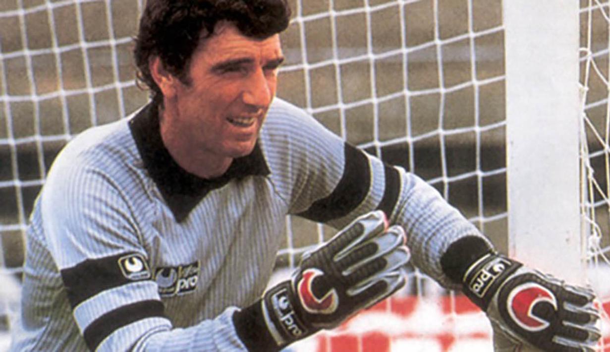 1. Dino Zoff, kiper legendaris Italia itu berhasil mempersembahkan gelar juara Eropa pada tahun 1968, dirinya menjadi salah satu bintang Azzurri kala itu. (www.storiedicalcio.altervista.org) 