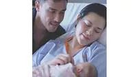 Digendong oleh Raisa setelah dilahirkan (Sumber: Instagram/baby_zalina_rainew)