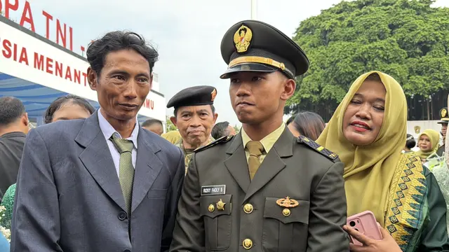 Kisah Haru Rizky, Anak Kuli Bangunan yang Dilantik Jadi Perwira TNI