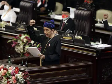 Presiden Joko Widodo atau Jokowi saat mengikuti Sidang Paripurna DPR 2021 di Gedung Nusantara, Senayan, Jakarta, Senin (16/8/2021). Jokowi membacakan RUU APBN 2022 dan Nota Keuangan. (Liputan6.com/Angga Yuniar)