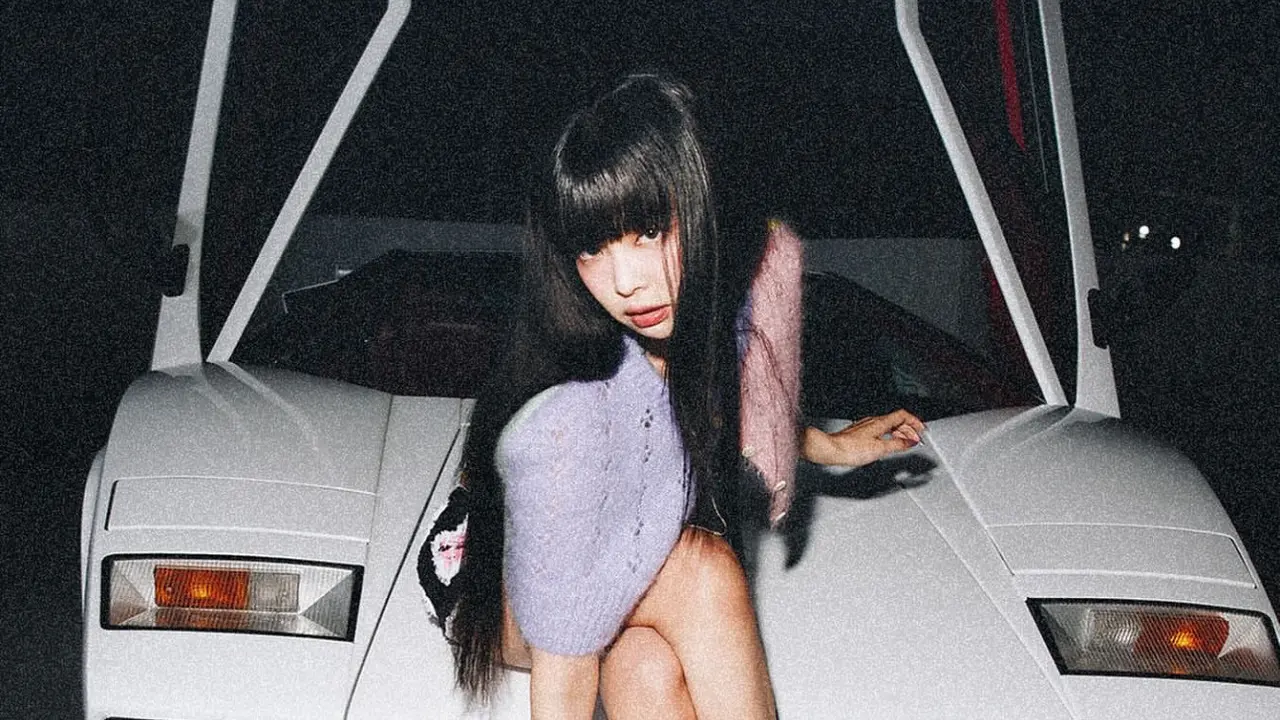 Potret Jennie Blackpink dalam teaser lagu Mantra (Dok. Instagram/Oddatelier)