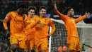 Pemain Real Madrid merayakan gol comeback kemenangan yang dilesatkan oleh Jude Bellingham (kanan) dalam laga leg 1 babak playoff Liga Champions 2024/2025 melawan Manchester City di Etihad Stadium, Manchester, Inggris, Rabu (12/02/2025) WIB. (AP Photo/Dave Thompson)