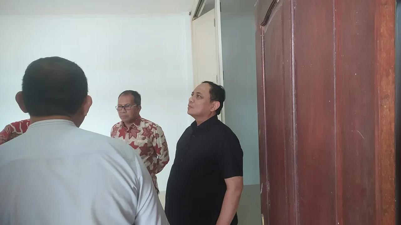 Gatot menyebut posko induk TPD Ganjar-Mahfud Sulsel sangat representatif, meski saat ini masih dalam perbaikan.<br><br><a class="editorlink " href="https://www.ganjarmahfud03.id/visi-misi" rel="follow" target="_blank">Simak Visi Misi Ganjar Mahfud</a><br>