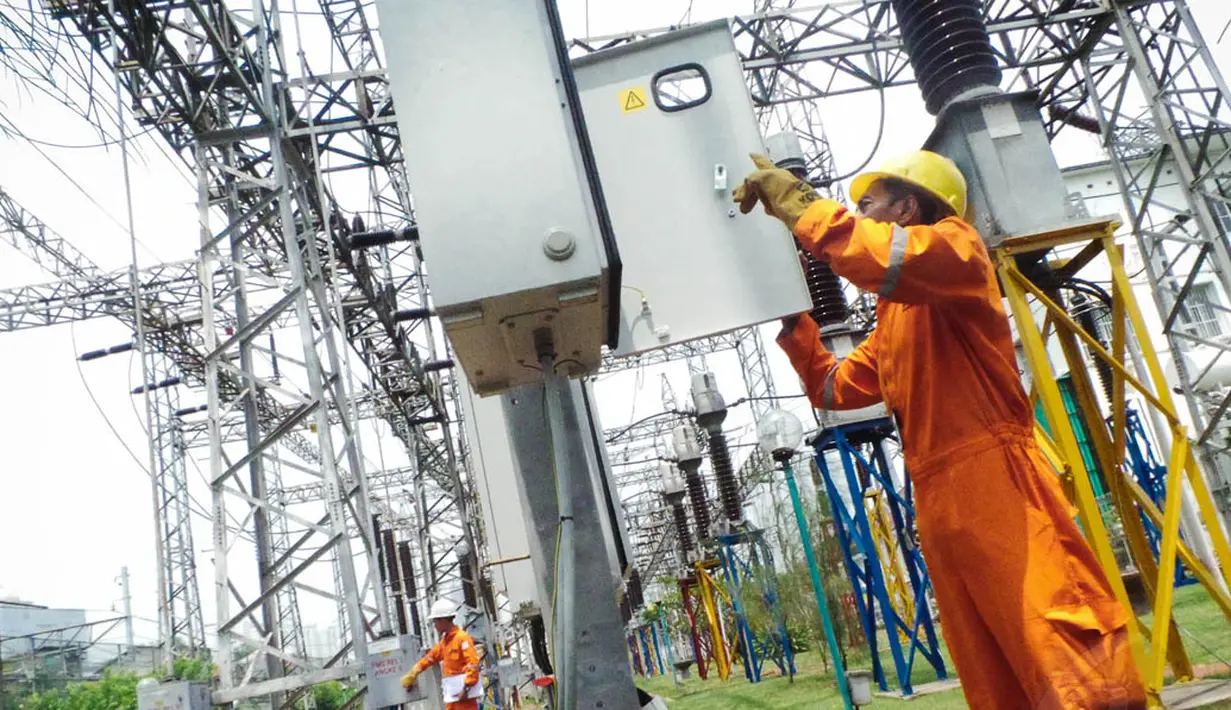 Pertambahan kebutuhan listrik di pulau Jawa yang cukup pesat, tidak dapat diimbangi pembangunan infrastruktur pembangkit oleh PLN. (Liputan6.com/Faizal Fanani) 