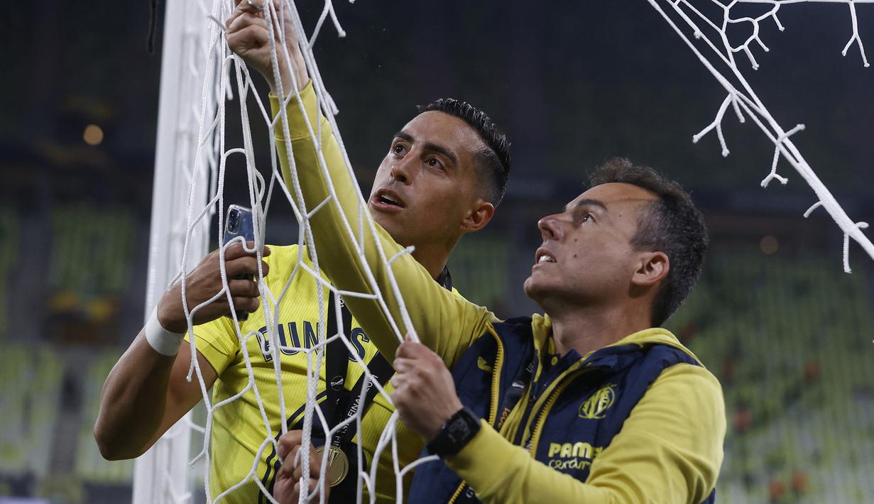 Ramiro Funes Mori. Bek tengah yang pernah berkiprah bersama Everton mulai 2015 hingga 2018 ini memang tidak diturunkan dalam partai final. Namun, kontribusinya yang bermain dalam 6 laga Liga Europa musim ini sudah cukup berandil besar atas kesuksesan Villarreal. (AFP/Kacper Pempel/Pool)