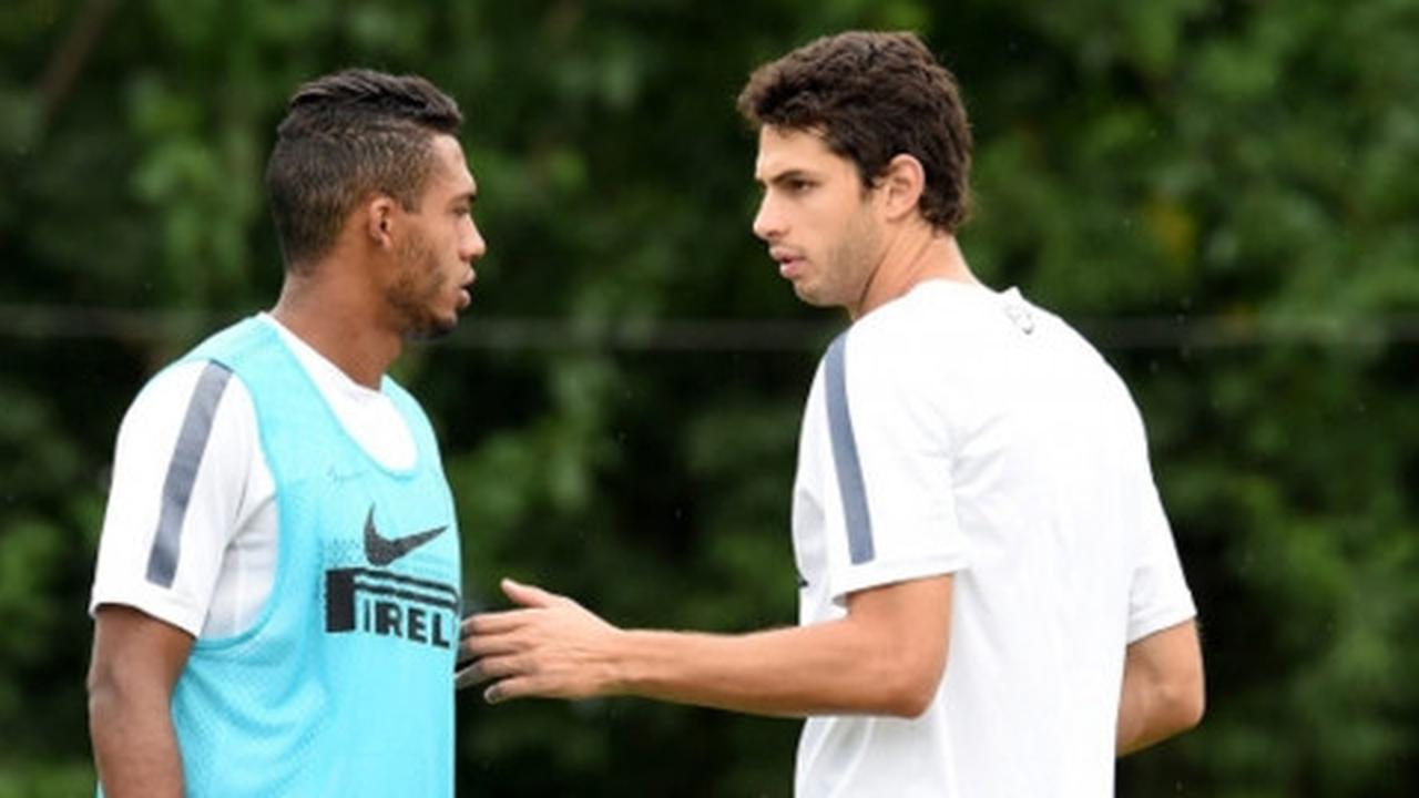 Roma incar dua bek Inter Milan