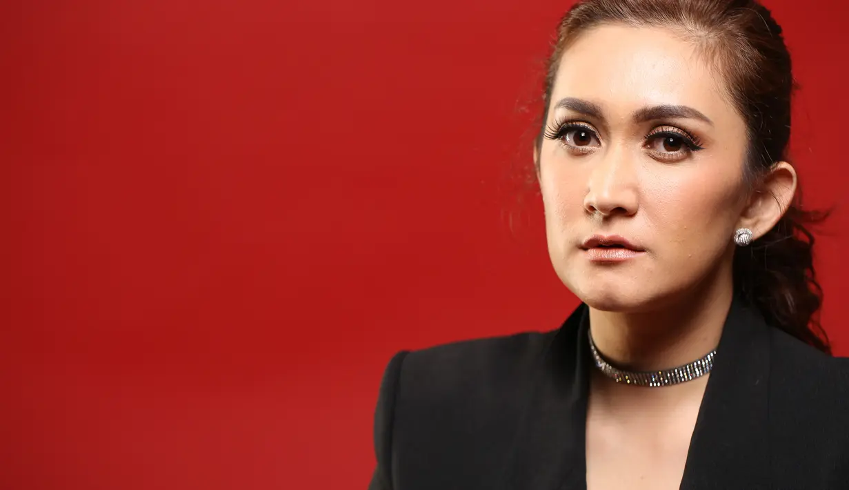 Saat dihubungi melalui sambungan telepon pada Rabu, (27/12/2017) penyanyi dan pemeran 37 tahun kelahiran Magelang Jawa Tengah itu mengakui dekat dengan David sejak lama. (Febio Hernanto/Bintang.com)