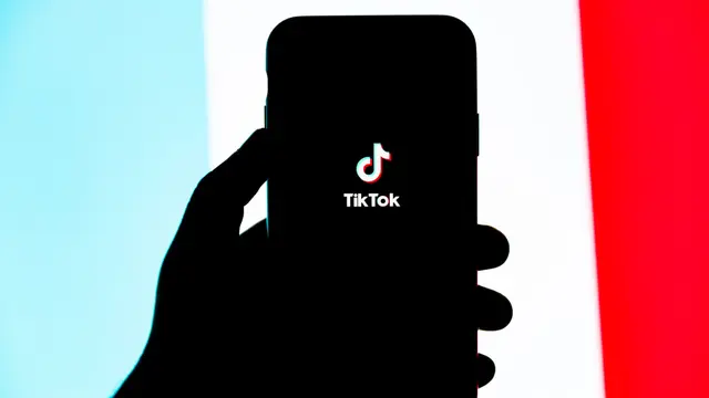 Ilustrasi TikTok. Credit: Solen Feyissa/Unsplash