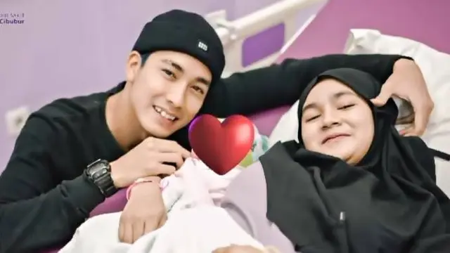 Melahirkan Anak Pertama, Ini 7 Momen Persalinan Istri Evan Marvino yang Bikin Haru