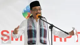 Wakil Gubernur (Wagub) DKI Jakarta, Djarot Saiful Hidayat memberikan kata sambutan saat peresmian Ruang Publik Terpadu Ramah Anak (RPTRA) Pola Pinang, Pondok Labu, Jakarta Selatan, Kamis (13/10). (Liputan6.com/Yoppy Renato)