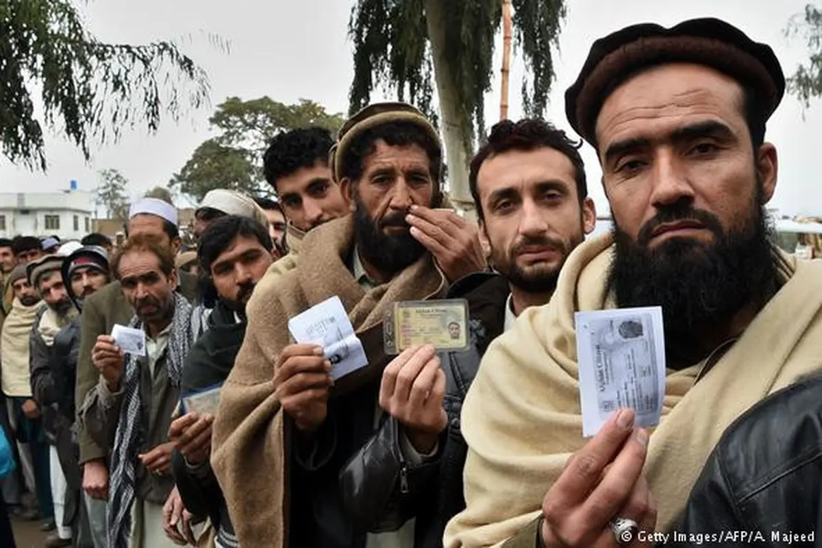 Ilustrasi pengungsi Afghanistan yang telah memiliki hak membuat rekening bank (AFP Photo / A. Majeed)