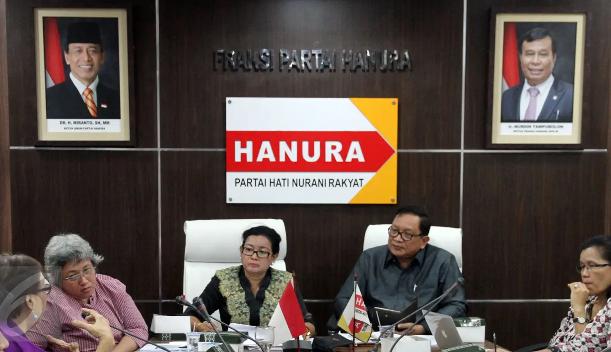 Pertemuan antara F-Partai Hanura dengan Jaringan Nasional Advokasi Pekerja Rumah Tangga (JalaPRT) di Ruang F-Partai Hanura, Jakarta, Senin (29/2/2016). Hanura berencana melobi pimpinan DPR untuk mengesahkan RUU Perlindungan PRT. (Liputan6.com/Johan Tallo)