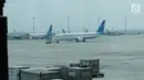 Pesawat Garuda Indonesia terparkir di Terminal 3 bandara Soekarno Hatta, Tangerang, Banten, Rabu (24/7/2019). Maskapai penerbangan Garuda Indonesia  mengeluarkan kebijakan terbaru terkait pengambilan gambar ataupun video di dalam pesawat oleh penumpang ataupun awak kabin. (Liputan6.com/Angga Yuniar)