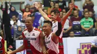 Surabaya Bhayangkara Samator memastikan lolos ke Grand Final menantang Jakarta BNI 46 seusai menaklukkan Palembang Bank SumselBabel 3-0 dalam laga Seri II Final Four Proliga 2019 di GOR Ken Arok, Malang, Minggu (17/2.2019). (Bola.com/Gatot Susetyo)