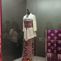 Jakarta Fashion Week hadirkan pameran Waves of Weafe angkat kekayaan tekstil asia tenggara, di Museum Nasiona Indonesia, Kamis, (26/10/2026). (Liputan6.com/Nurri Indah)