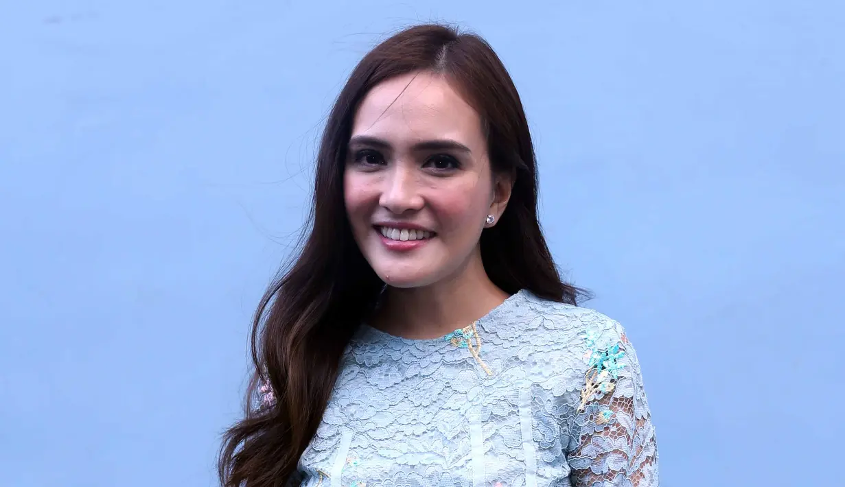 Usia pernikahan pemeran Shandy Aulia dan David Herbowo memasuki enam tahun. Hingga kini, pasangan ini juga belum dikaruniai momongan. Bintang film Eiffel I'm in Love itu mengaku santai terkait kehadiran buah hati. (Nurwahyunan/Bintang.com)