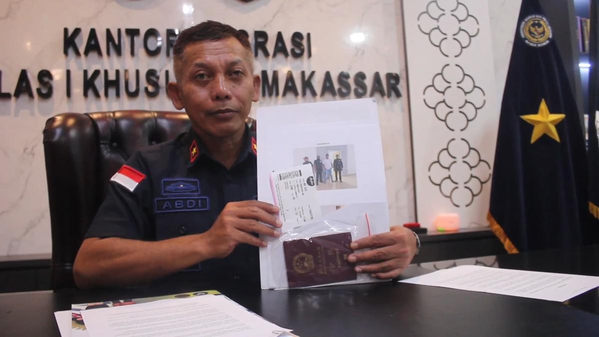 WNA China pemburu dan pemakan penyu ditangkap Imigrasi Makassar. (Istimewa).