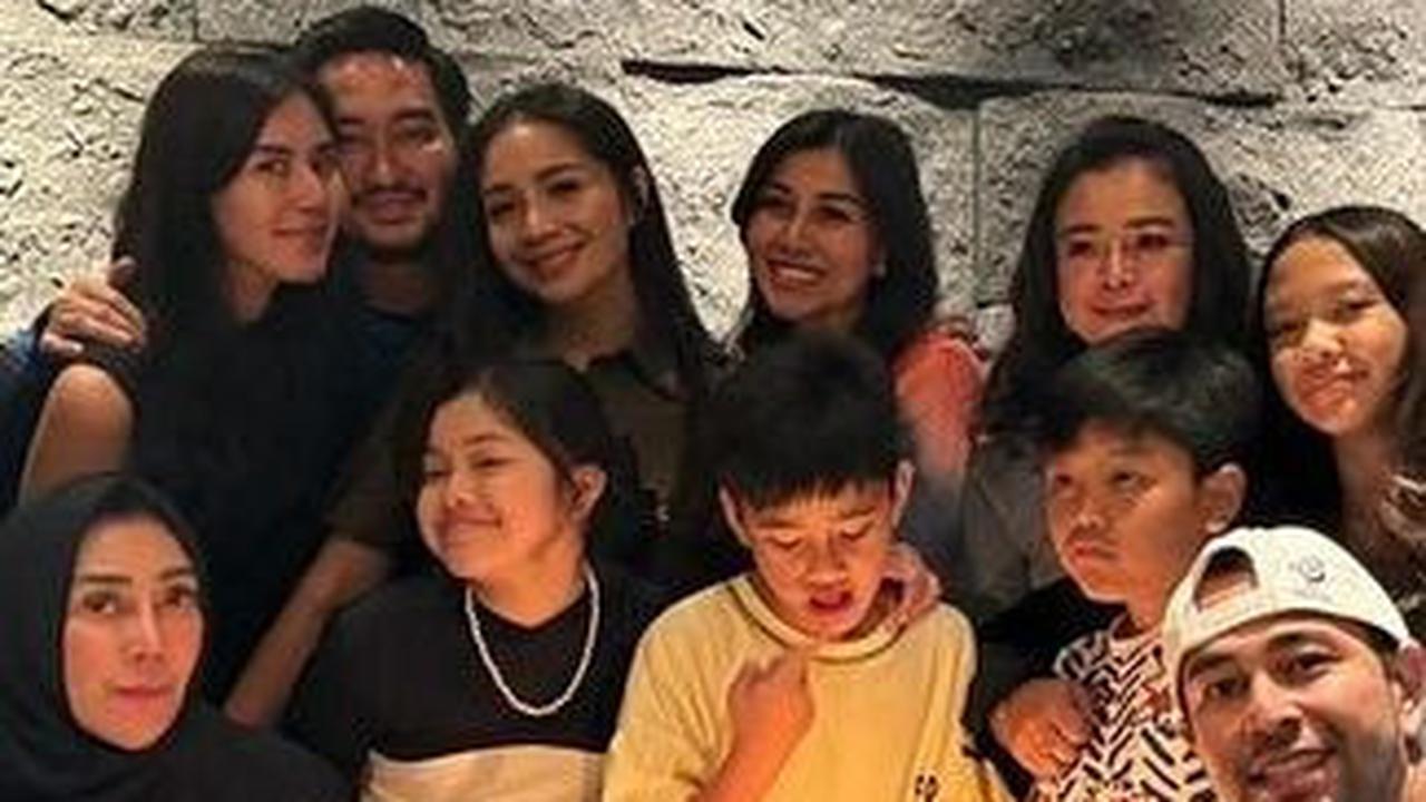 Sederhana Namun Penuh Kehangatan, Potret Perayaan Ultah Amy Qanita Bersama Anak, Mantu, dan Cucu