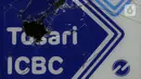 Kaca halte bus transjakarta Tosari ICBC di Jalan Jenderal Sudirman terlihat rusak parah, Jakarta, Kamis (8/10/2020). Unjuk rasa menentang disahkannya Omnibus Law UU Cipta Kerja berujung aksi anarkis merusak berbagai fasilitas umum. (Liputan6.com/Helmi Fithriansyah)