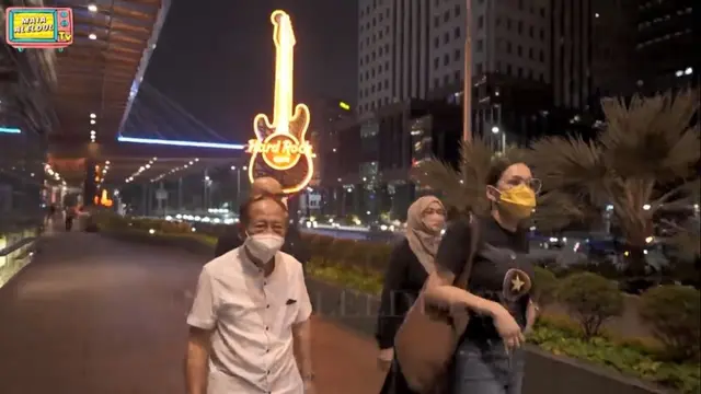 6 Momen Maia Estianty Bertemu Mantan Mertua, Tetap Akrab