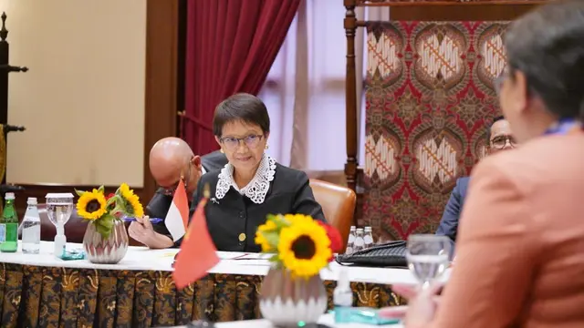 Pertemuan trilateral yang diikuti oleh Menlu Australia Penny Wong, Menlu RI Retno Marsudi dan Menlu Timor Leste Adaljiza Magno di sela Sidang Majelis Umum PBB ke-77 yang diselenggarakan di New York pada (20/9/2022). (Dok: Kemlu RI)