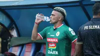 Cristian Gonzales senangs setelah mencetak gol debut di PSS Sleman pada Kamis (26/4/2018). (Bola.com/Ronald Seger)